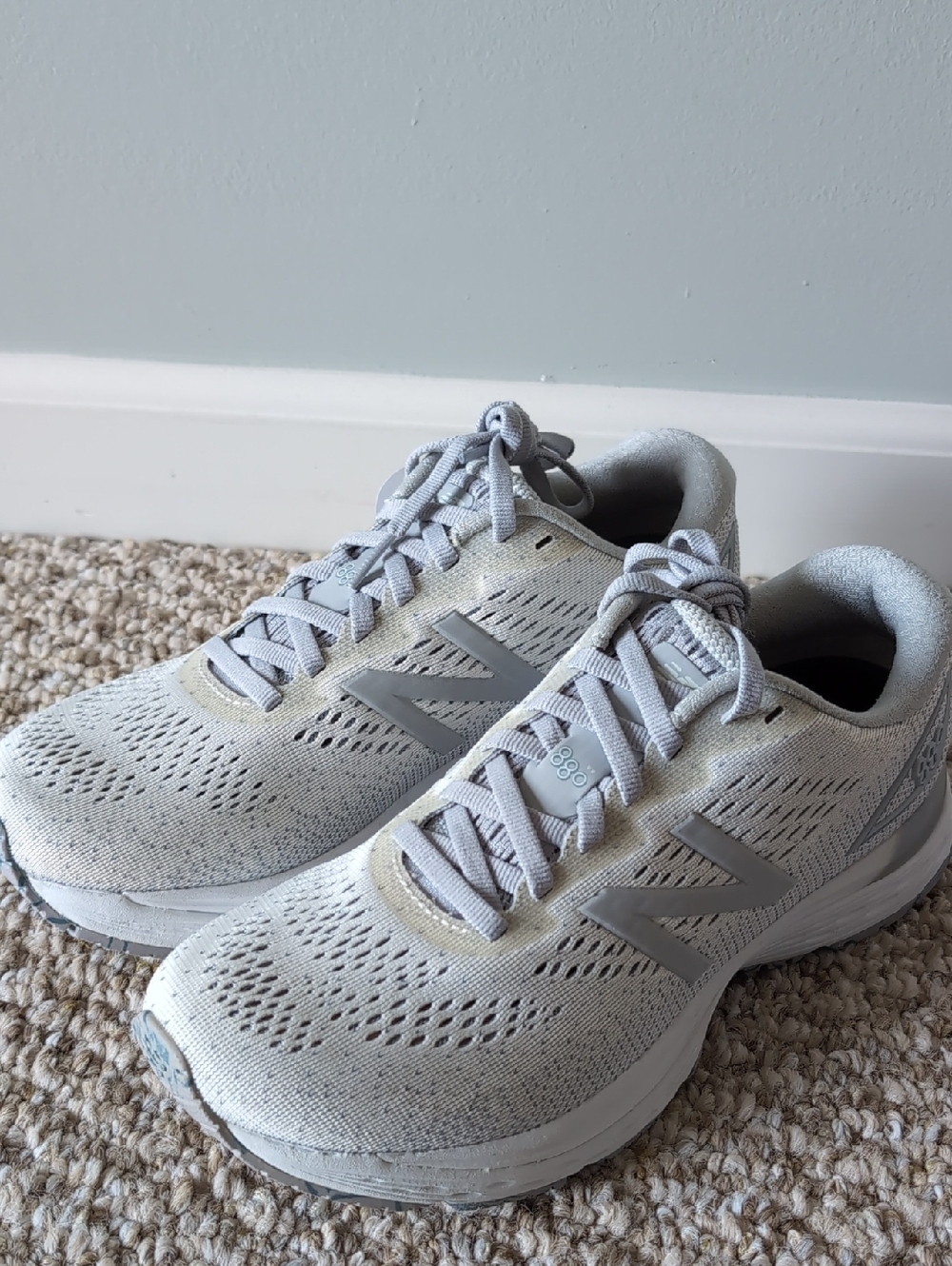 NWT New Balance 880 V.9 Women's Running Shoes 7 W Gray White